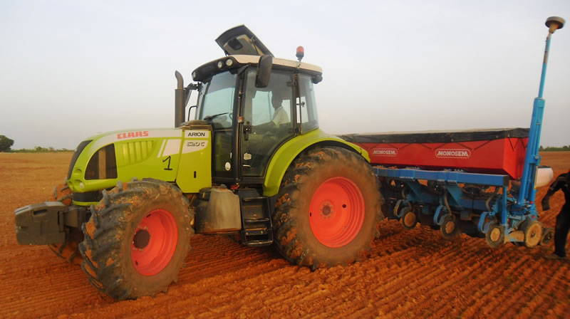 https://www.ics-agri.com/photos/arion-claas-tractor-ics-consulting-agriculture-africa-asia-middle-east-800p.jpg