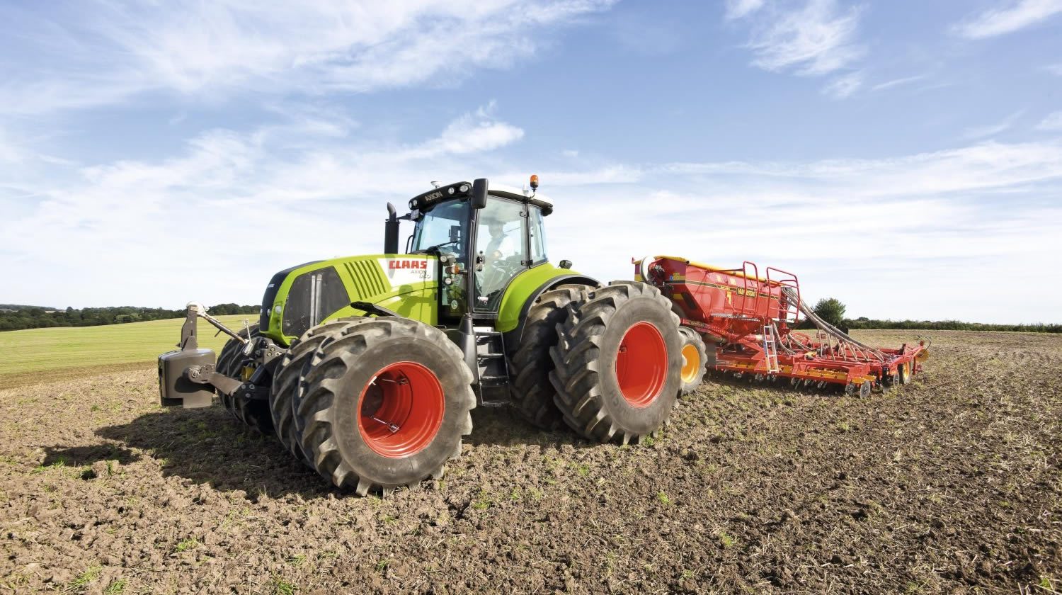 Tracteurs CLAAS pour grands projets Afrique Asie Moyen-Orient