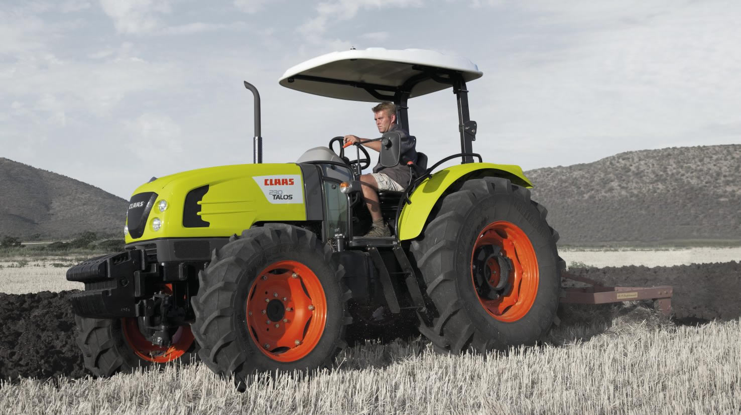 Tracteurs CLAAS pour grands projets Afrique Asie Moyen-Orient